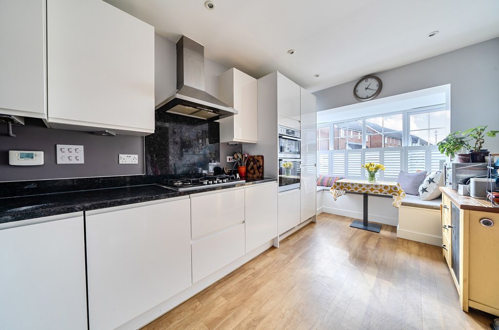 Property photo 3 of 34 1422627-25-69A6Ea...