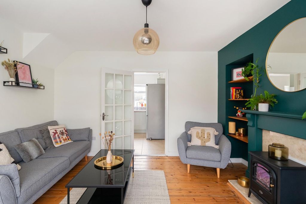 Property photo 3 of 28 3B8Rbr - Living Room B.Jpg