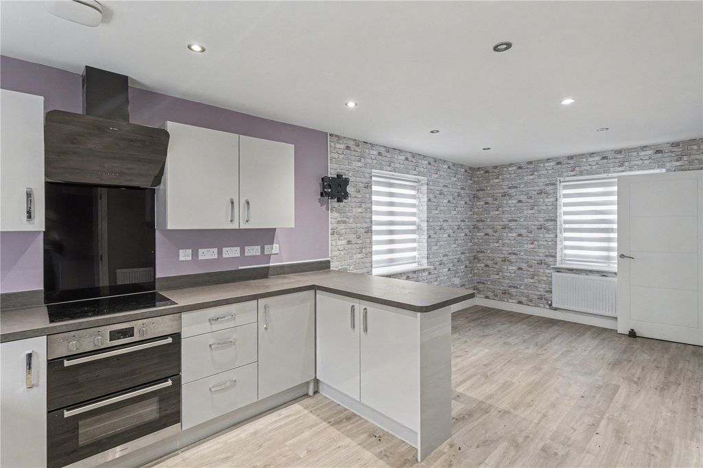 Property photo 2 of 15 Picture No. 27