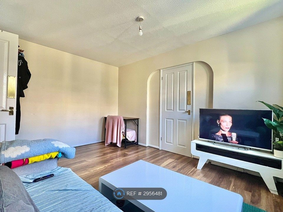 Property photo 3 of 20 Living Room