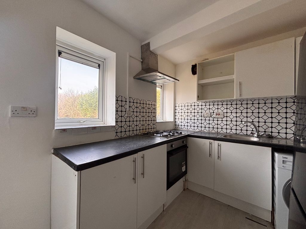 Property photo 3 of 10 Kitchen