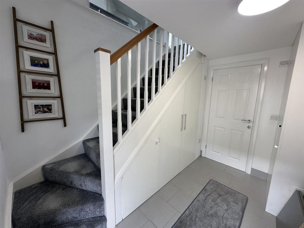Property photo 2 of 8 Entrance Hall.Jpg