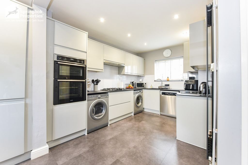 Property photo 3 of 16 Image 2