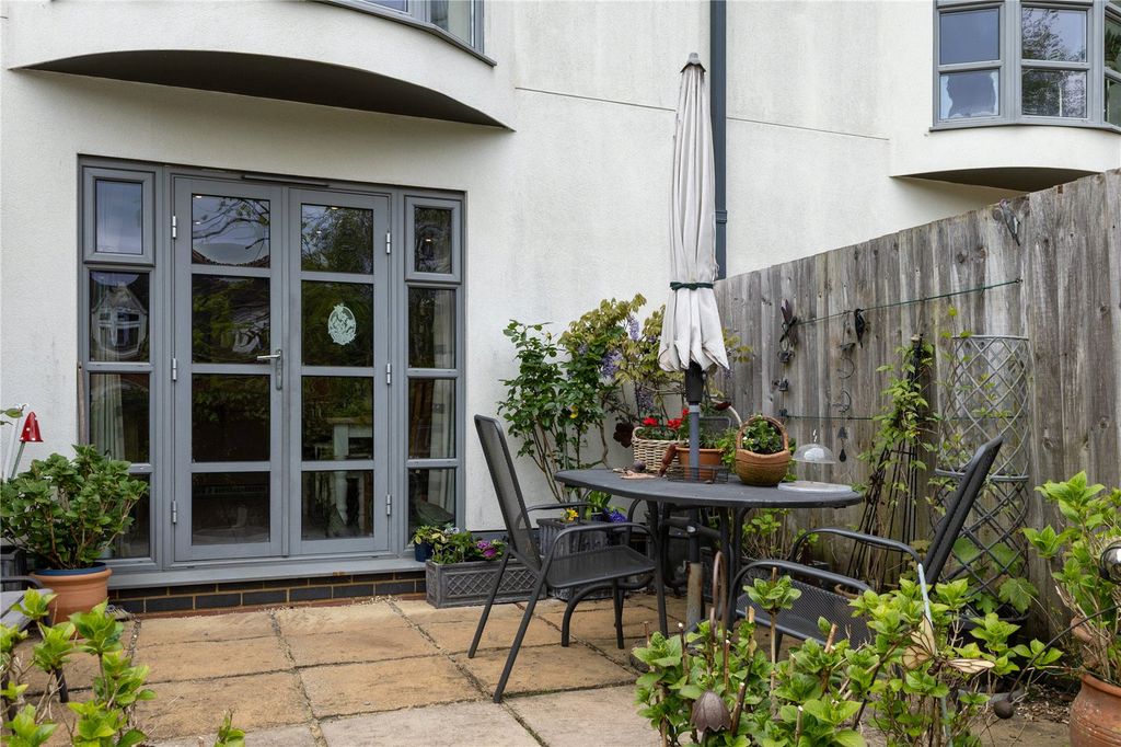 Property photo 3 of 11 Garden