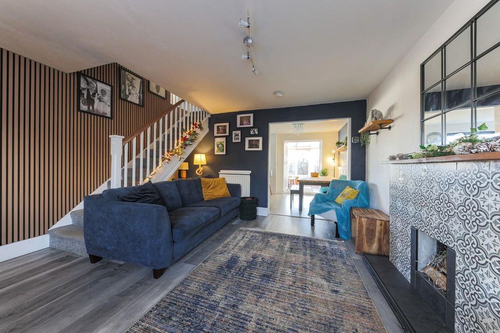 Property photo 2 of 15 Lounge.Jpg