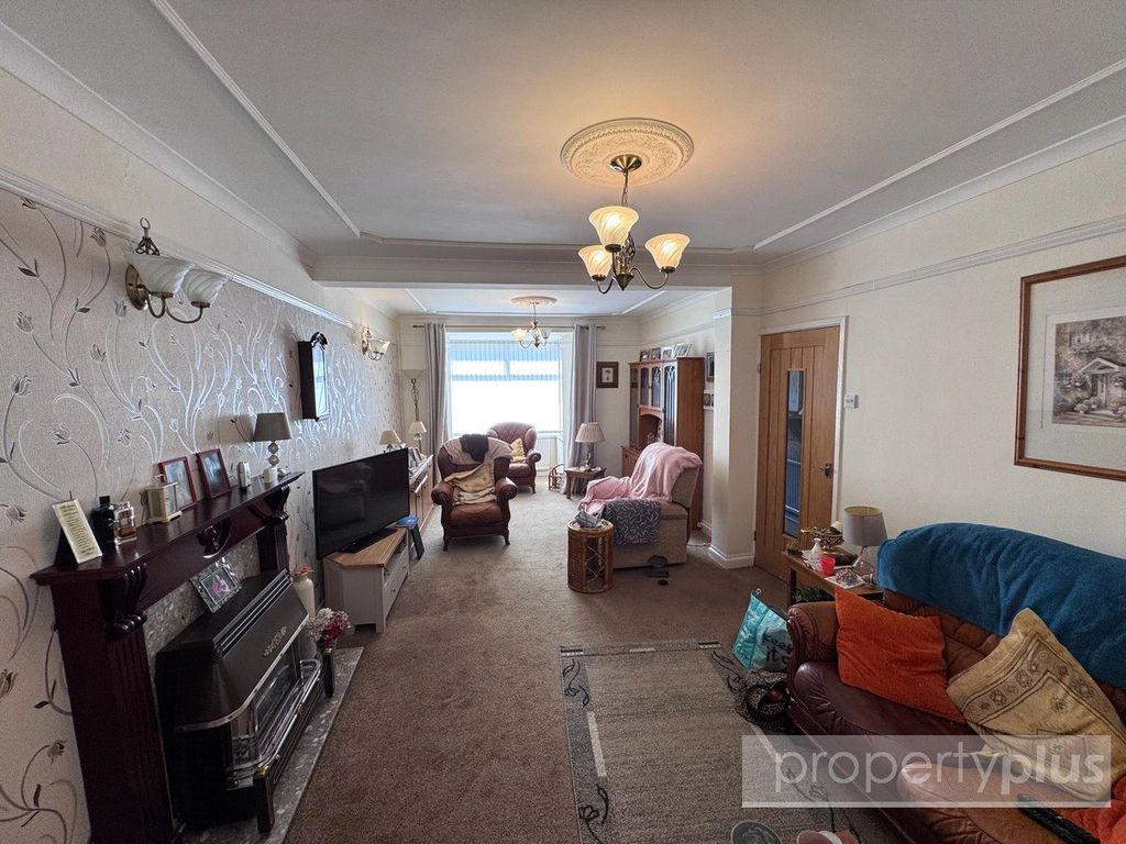 Property photo 2 of 14 Picture No. 12