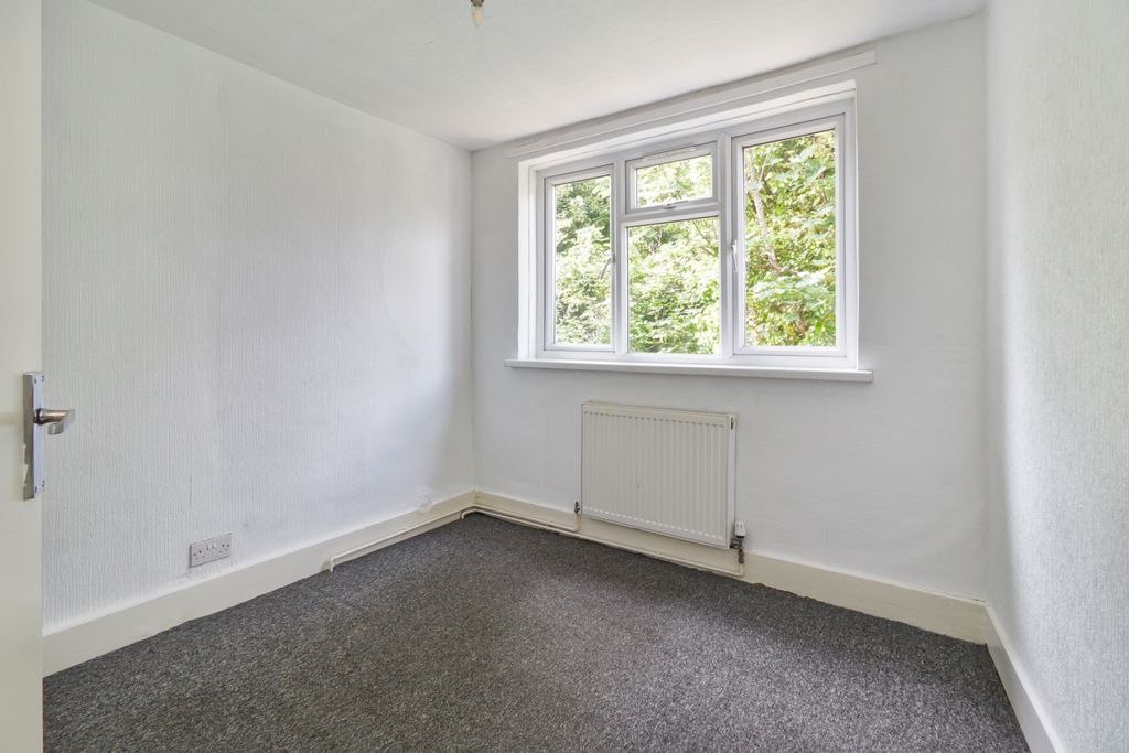 Property photo 2 of 9 0Ca2436d-0455-F11...