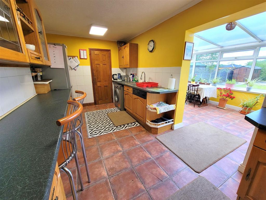 Property photo 2 of 21 Kitchen