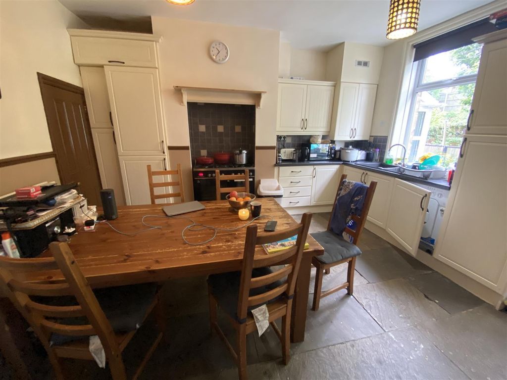 Property photo 2 of 14 31Clk.Jpg