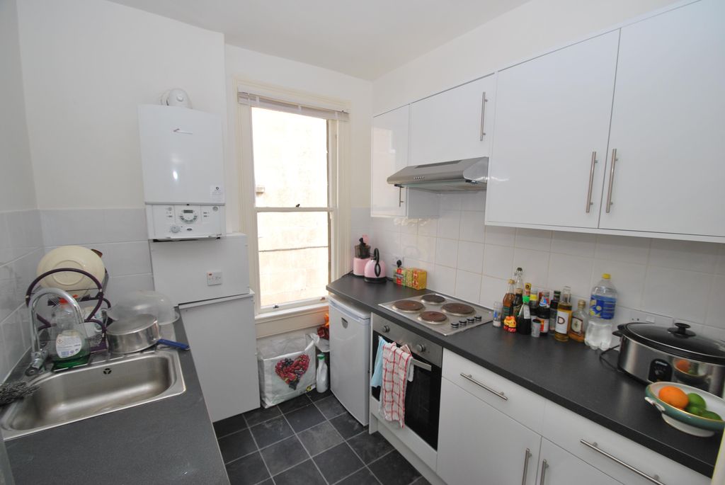 Property photo 3 of 5 Kitchen