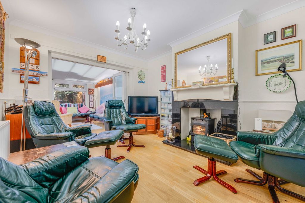 Property photo 3 of 19