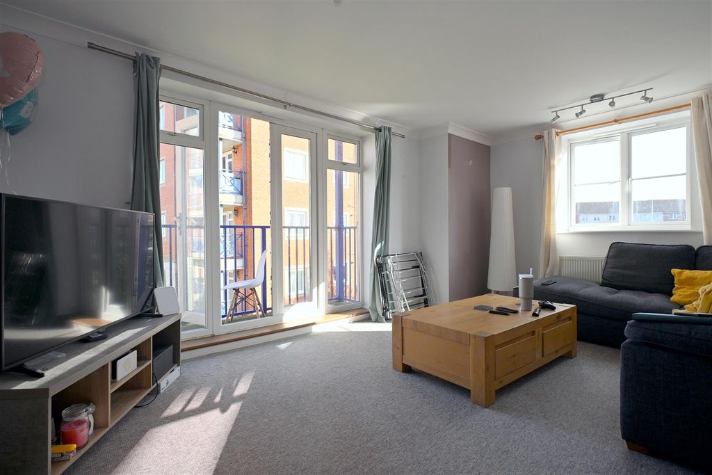 Property photo 3 of 15 Living Room