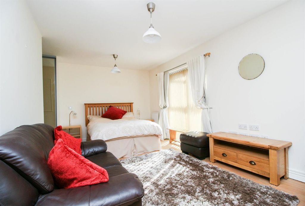 Property photo 1 of 5