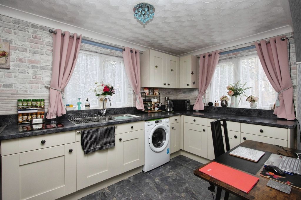 Property photo 3 of 20 Pbox-Img.Jpg