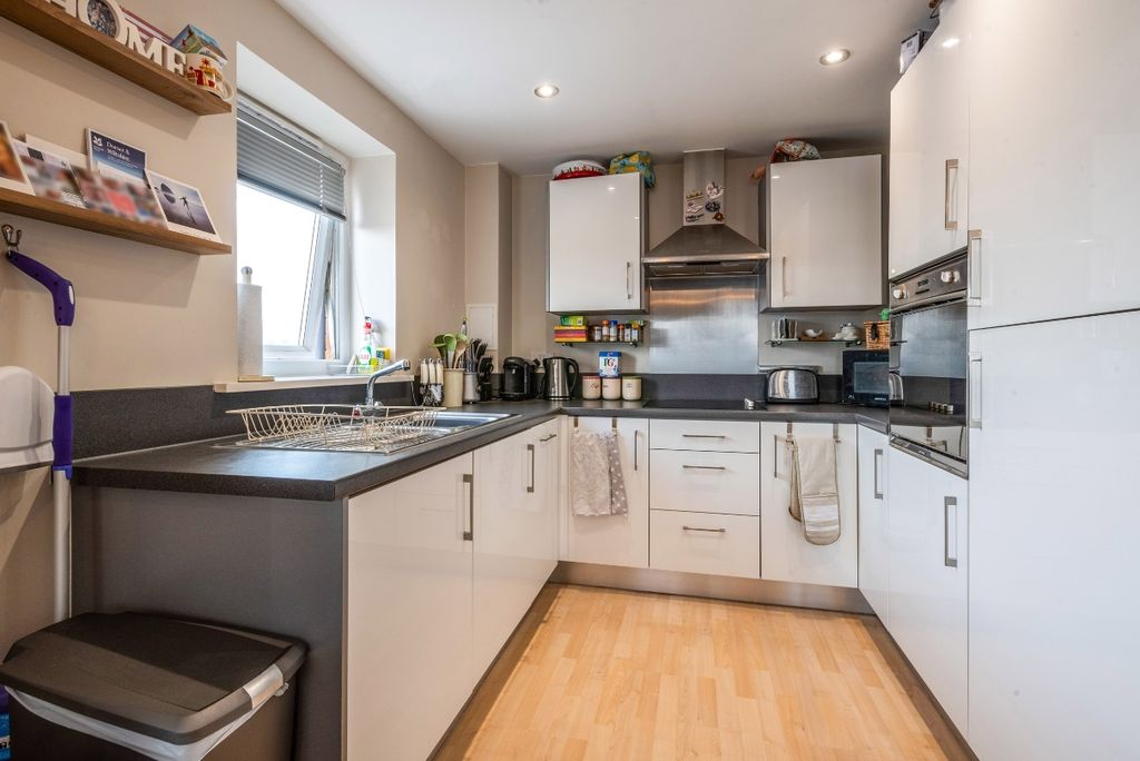 Property photo 2 of 8 Kitchen