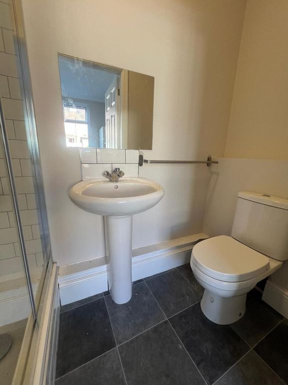 Property photo 2 of 7 Ensuite