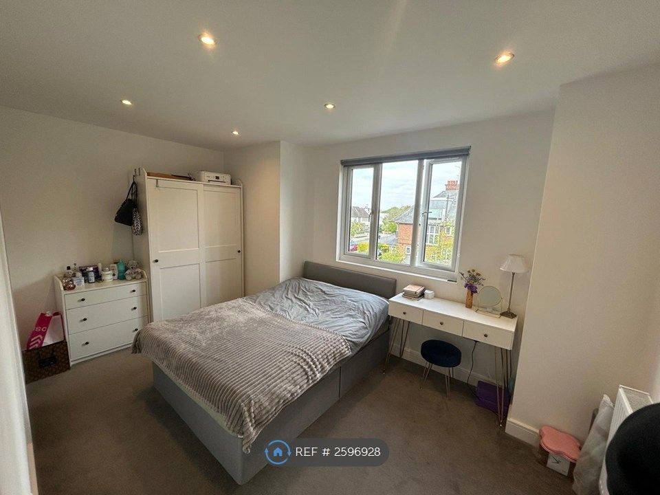 Property photo 1 of 9 Master Bedroom