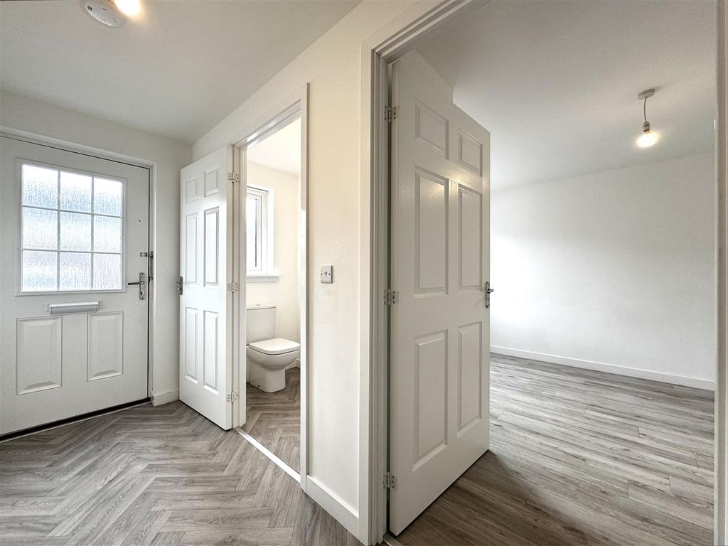 Property photo 2 of 17 Hallway