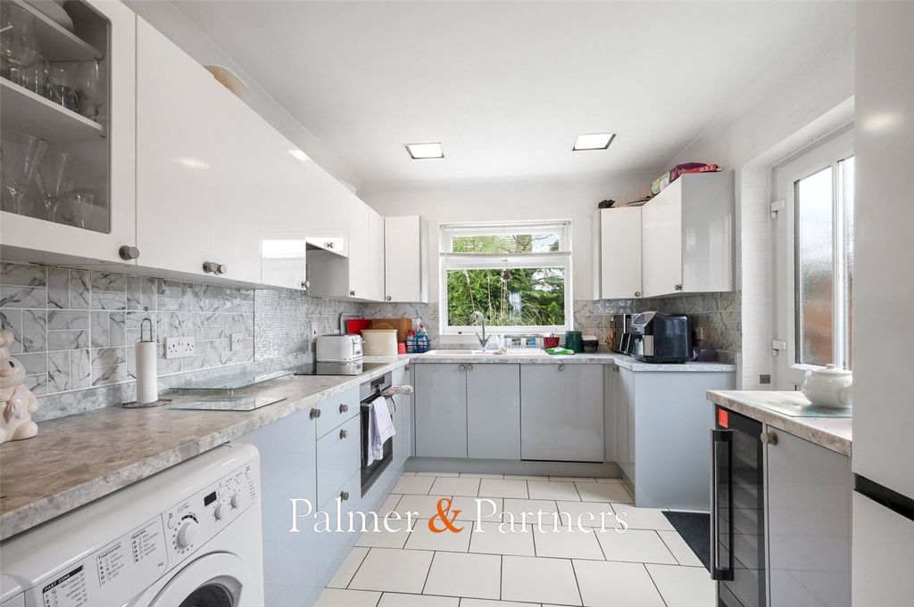 Property photo 2 of 23 Picture No. 13