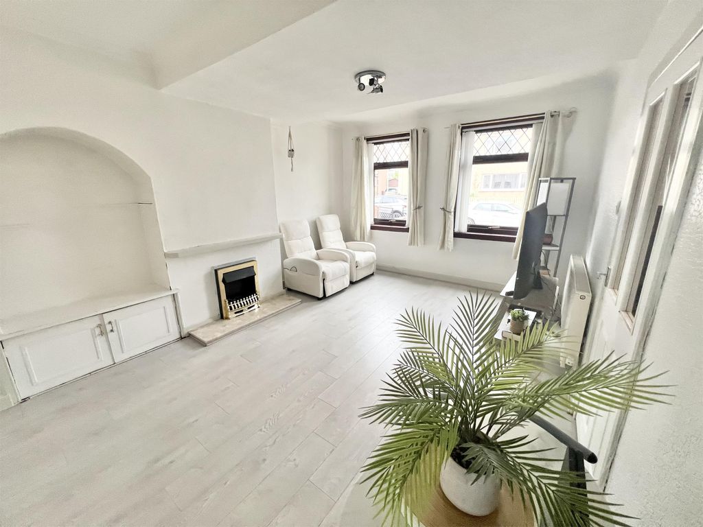 Property photo 2 of 16
