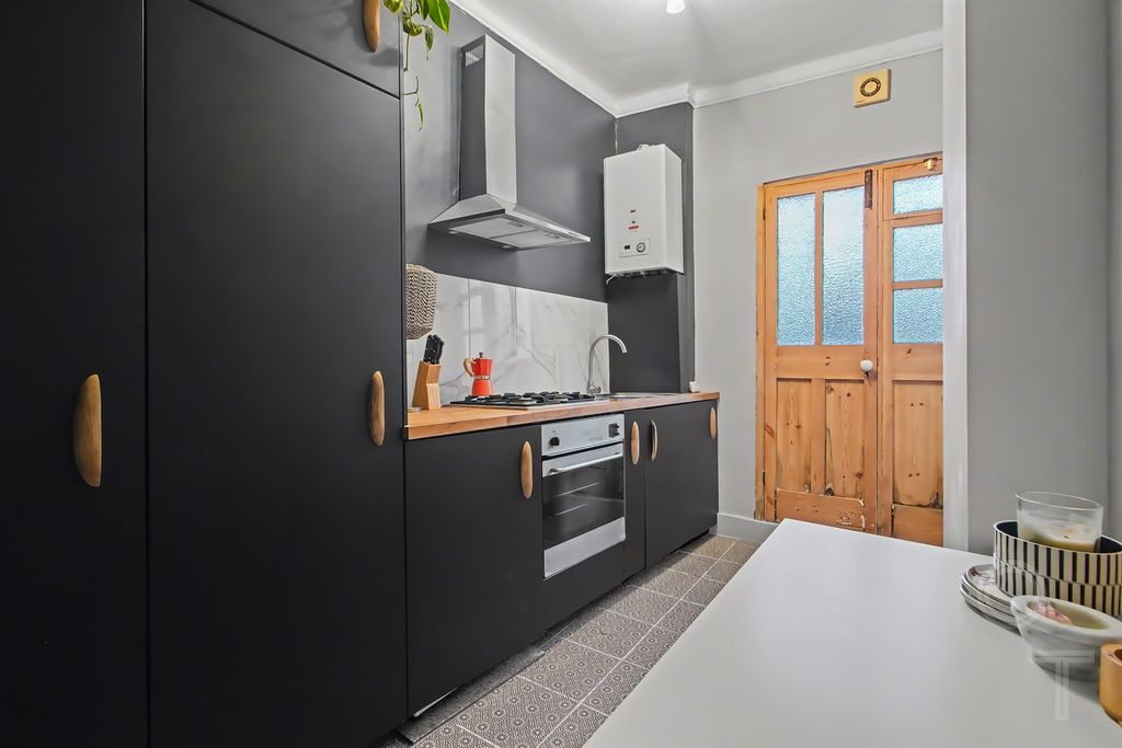 Property photo 2 of 12 Kitchen