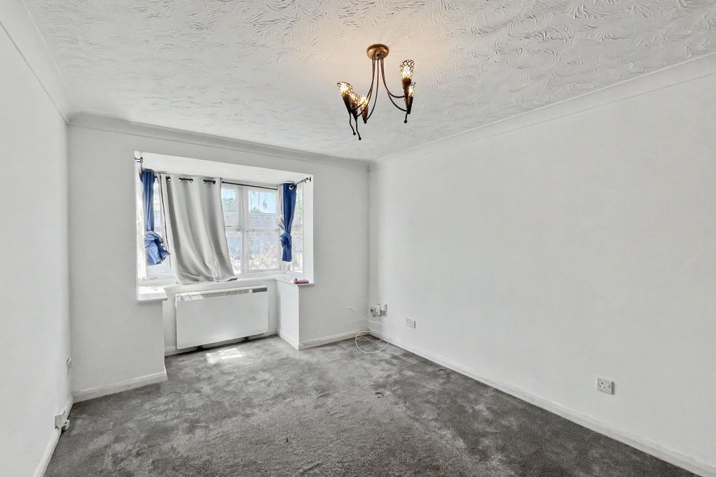 Property photo 3 of 9 Flat 5 Archers Court, 13, Nottingham Road, Croydon Cr2 6Ln
