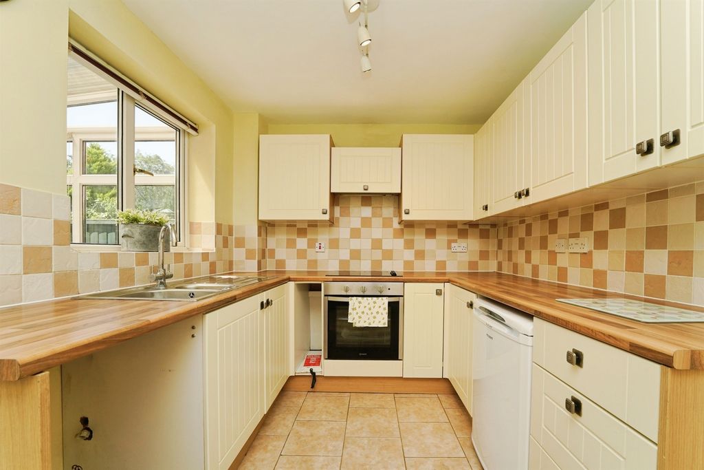 Property photo 2 of 14