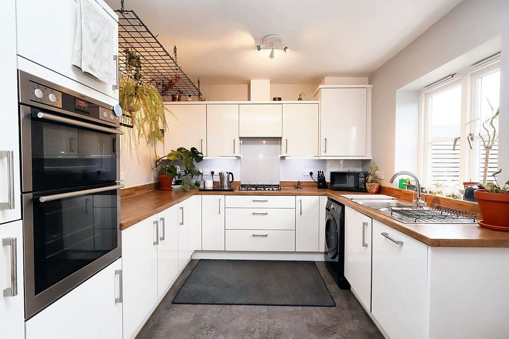 Property photo 3 of 22 Kitchen/Diner