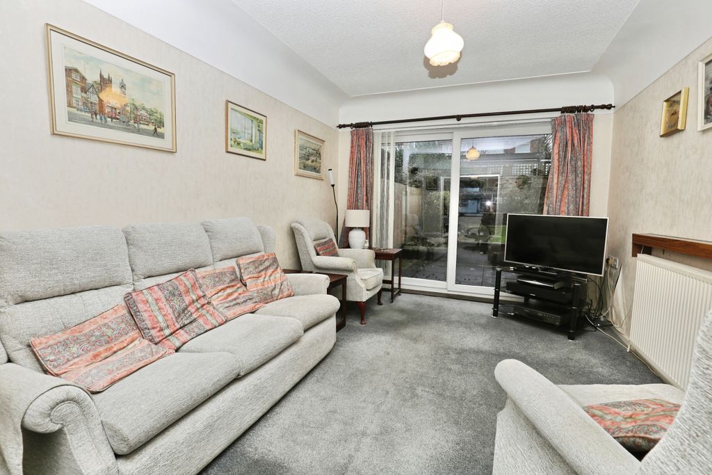 Property photo 3 of 15 Lounge