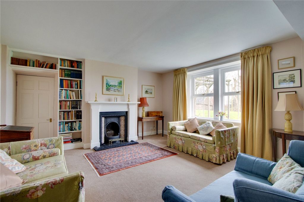 Property photo 2 of 25 Sitting Room