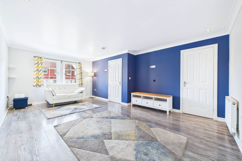 Property photo 2 of 33