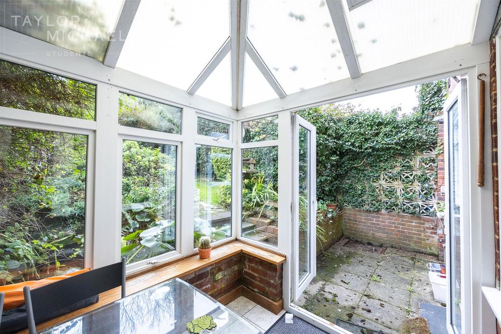 Property photo 2 of 12 Conservatory