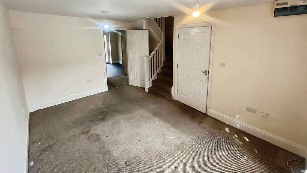 Property photo 3 of 10 79d92B95-Whatsapp 20Image 202026-09-09 20At 2016.4