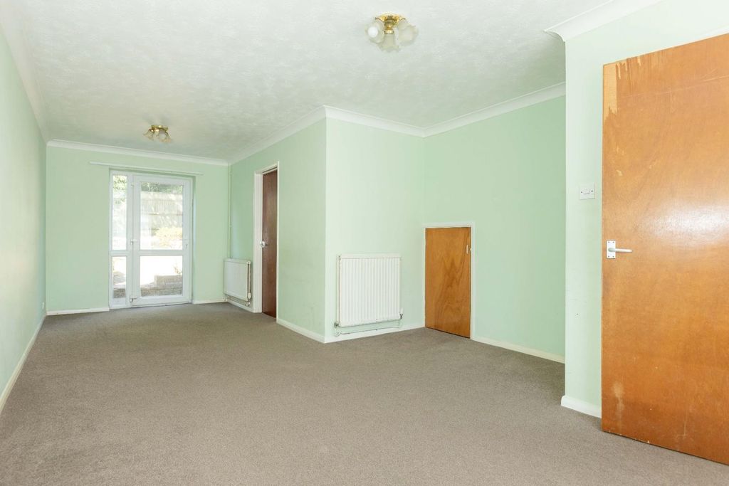 Property photo 3 of 17 Sheepbell Close_9.Jpg