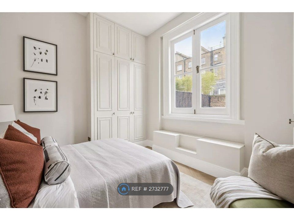 Property photo 3 of 6 Bedroom