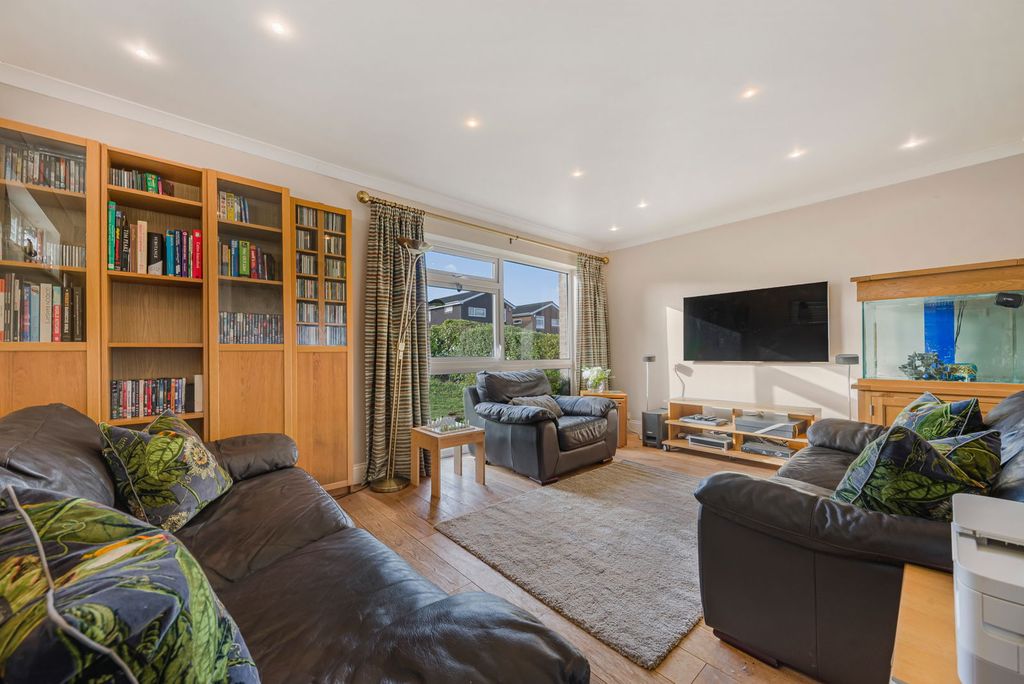 Property photo 2 of 20