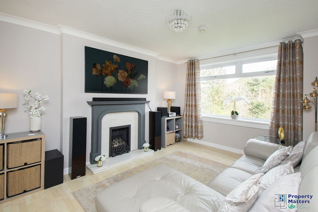 Property photo 3 of 28 Lounge