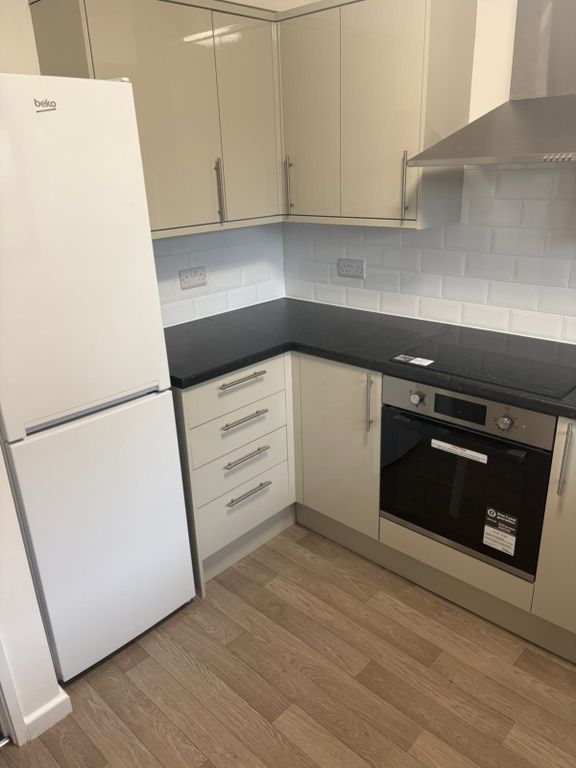 Property photo 3 of 14 Ff553350-A9d9-4A3E-85c5-3Af954c86Fd8