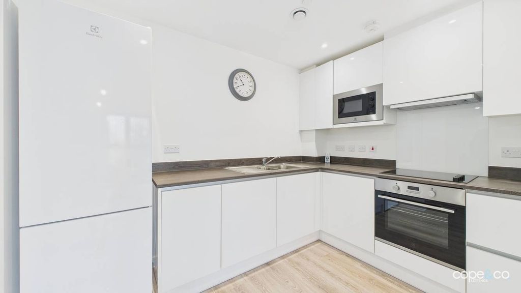 Property photo 3 of 12 4036568