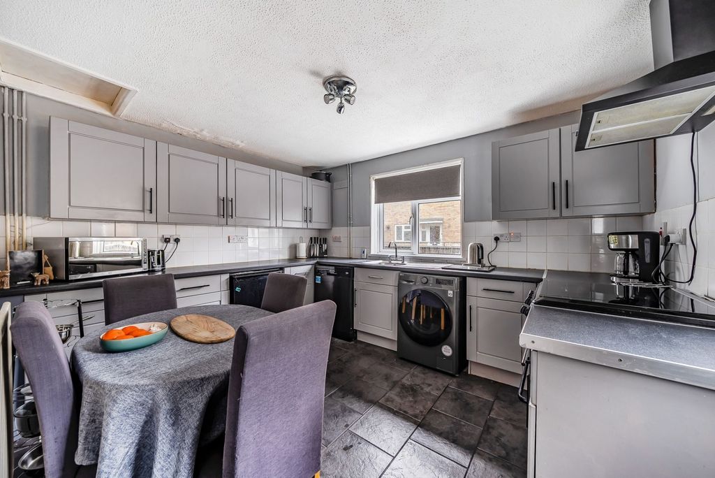 Property photo 3 of 18 Kitchen/Dining Room