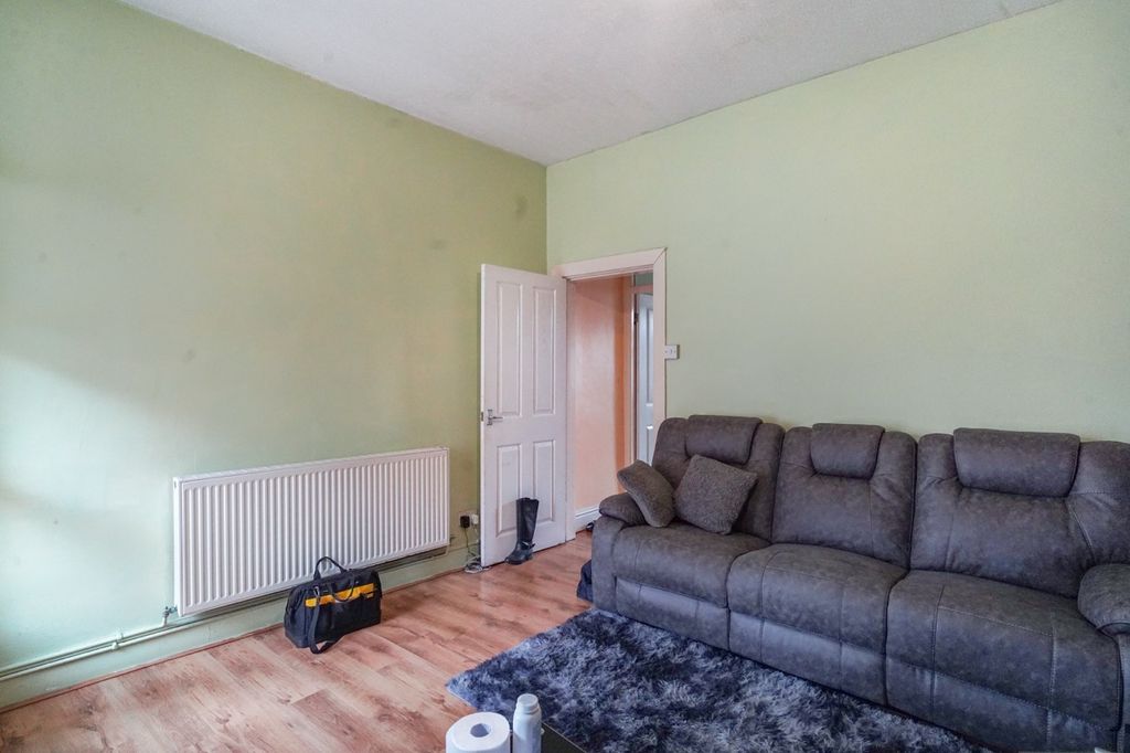 Property photo 3 of 20