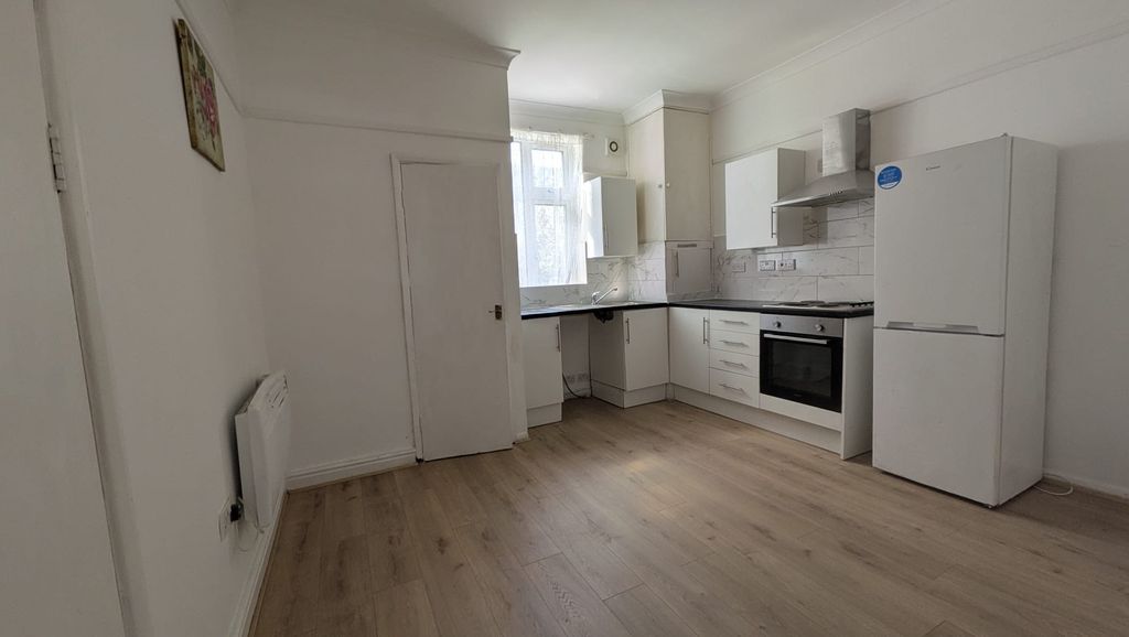 Property photo 2 of 6 4c248797-17F7-45d7-8745-Eaeb46c7ce73