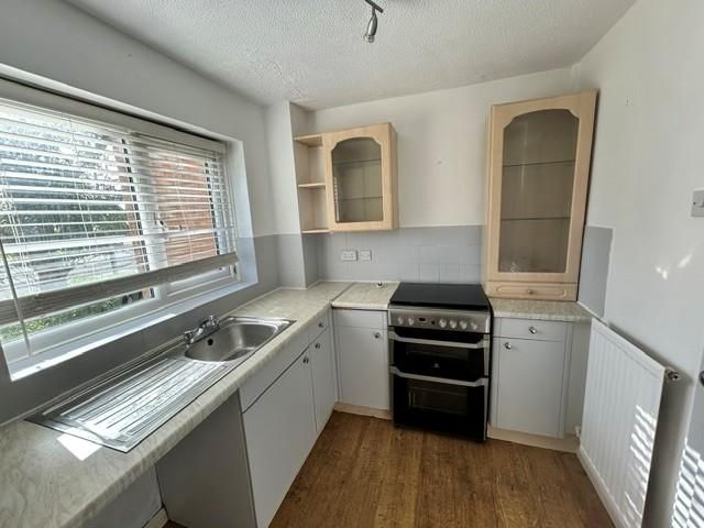 Property photo 3 of 10 Kitchen 2.Jpg