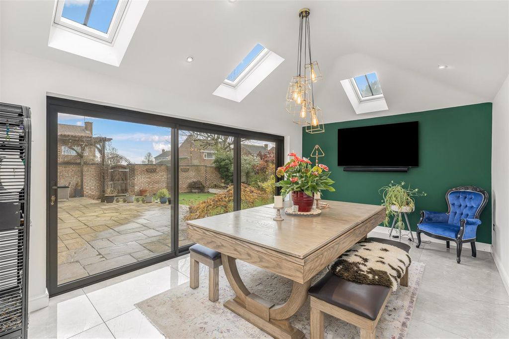 Property photo 2 of 23 1 Lawrence Leys, Bloxham-19.Jpg