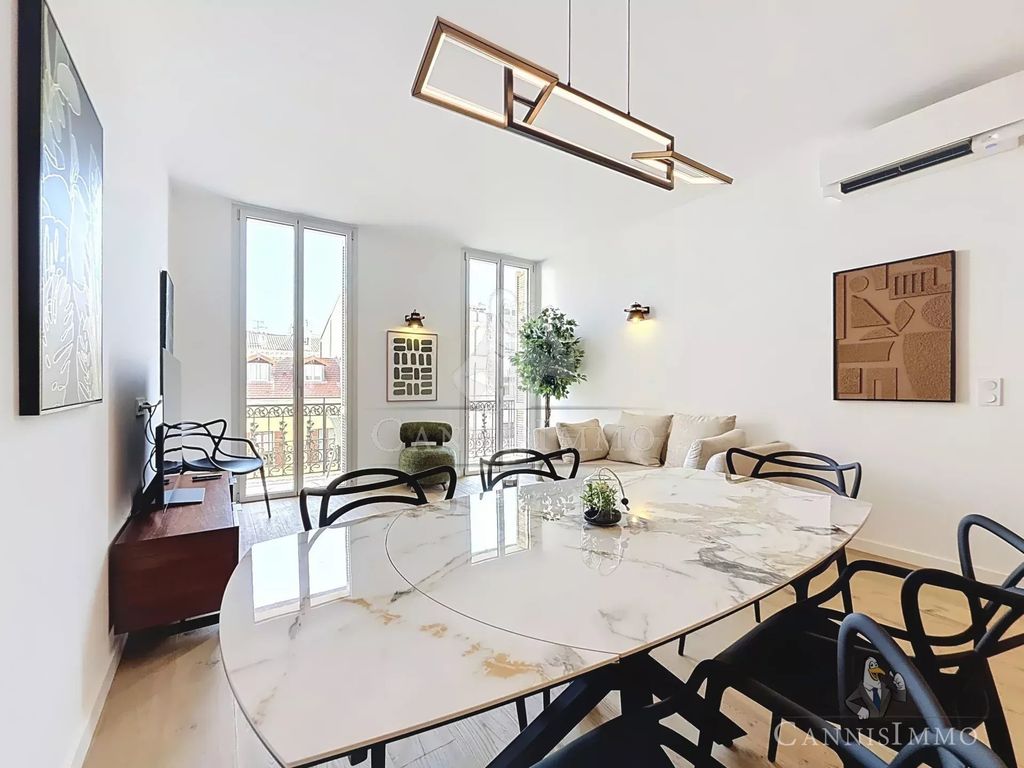 Property photo 1 of 12 Cannes, Rue Hoche – 4-Room Flat On The Top Floor – Balcony