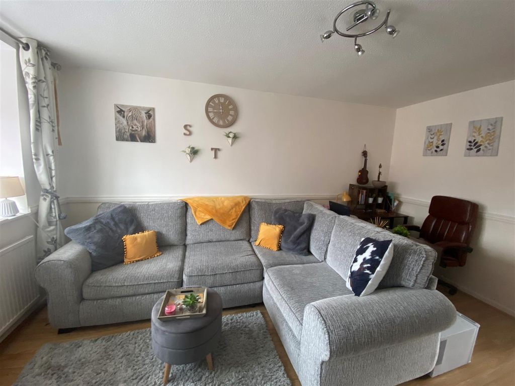 Property photo 2 of 11 Gup Lounge.Jpg