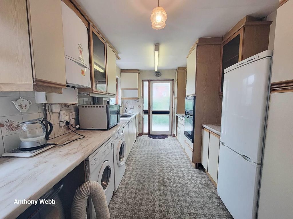 Property photo 2 of 14 Kitchen