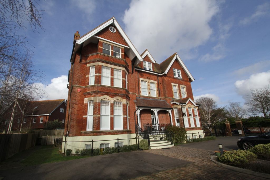 Property photo 2 of 18