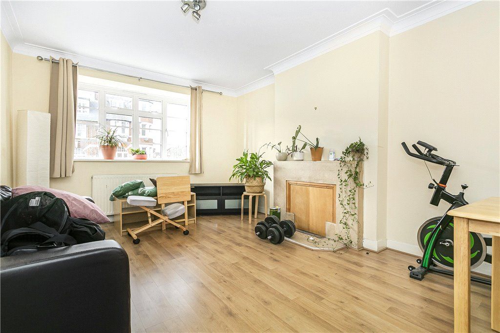 Property photo 3 of 10 Living Room