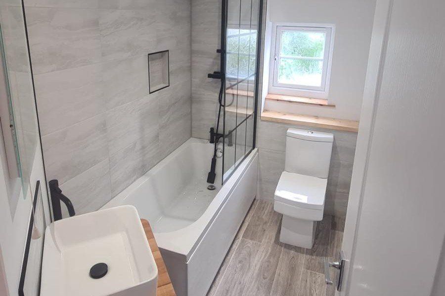 Property photo 2 of 10 Bathroom